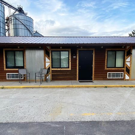Hansen Inn & Cabins Wall Exterior foto
