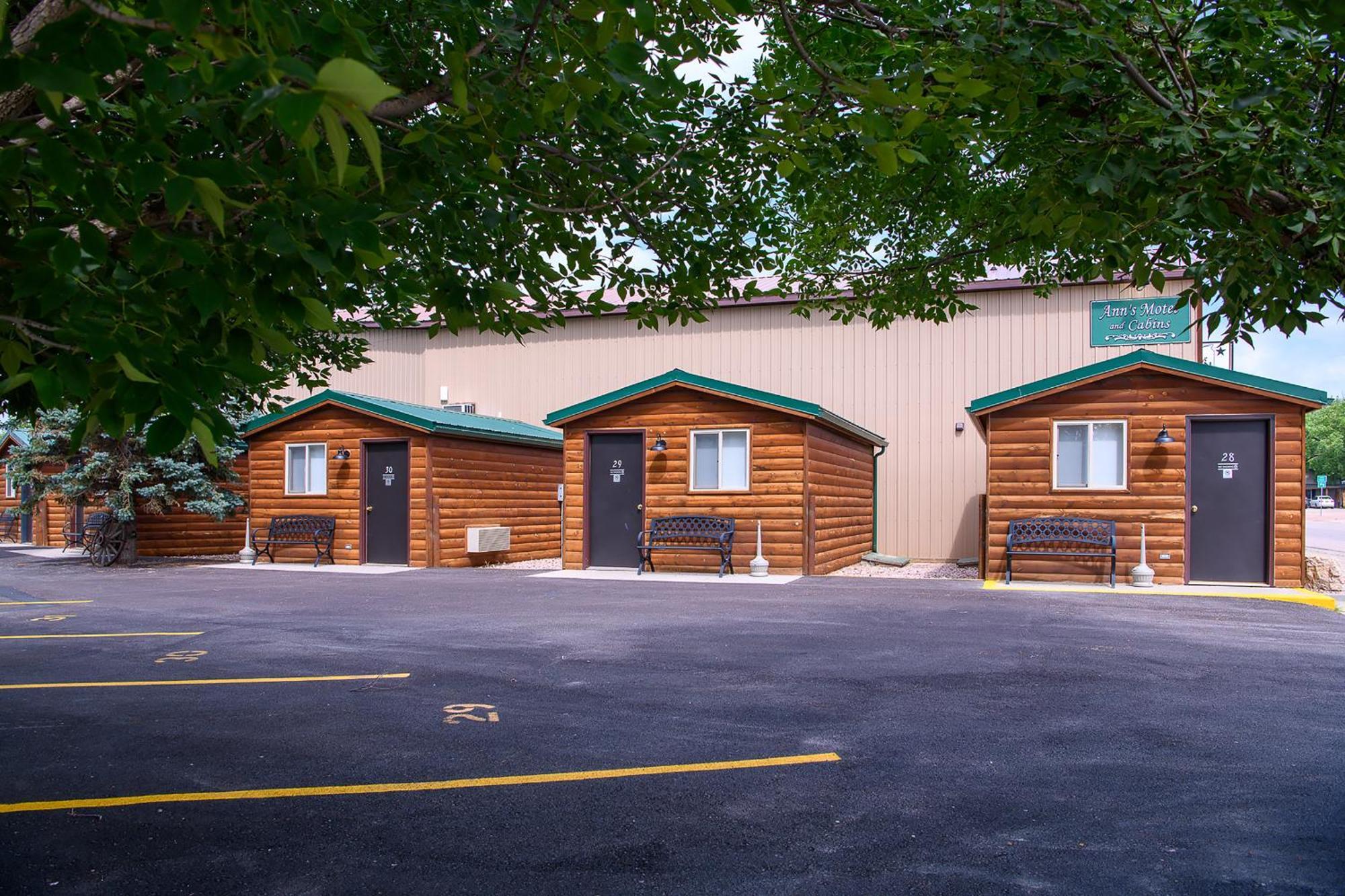 Hansen Inn & Cabins Wall Exterior foto